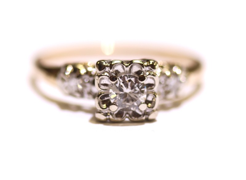 14K Yellow gold round .31ct diamond ring vintage illusion head engagement 2.2g