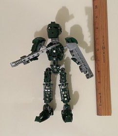 LEGO BIONICLE: Toa Matau 8605 - 100% Complete 2004 - No Instructions / No Box