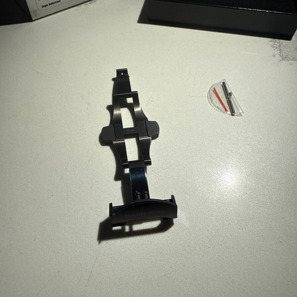 Hebilla desplegable Panerai PVD 22 mm Foto 3 de 4