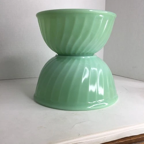 Fire King Jadeite Swirl 9"& 8" Mixing bowls in very good condition