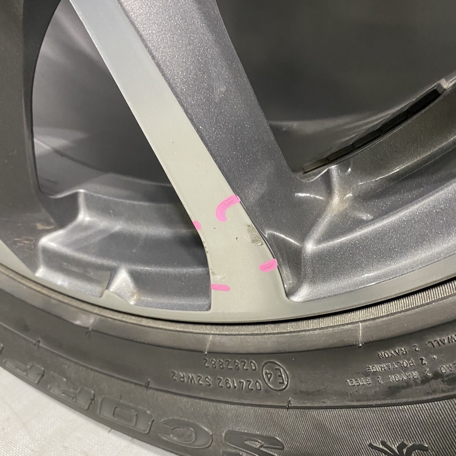 MASERATI LEVANTE WHEEL 19 INCH RIM WITH TIRE 670044699 OEM 2017 2018 2019 