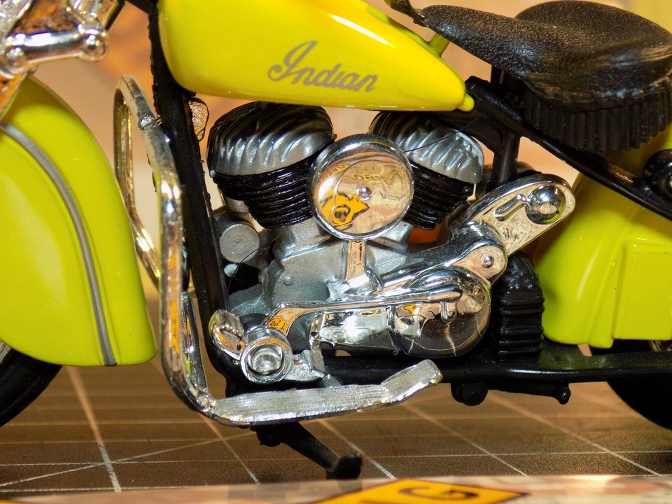 Boxy Motorcycle Motorcycle Maisto 1:18 Indian Chief V-Twin, diecast & plastic, no box ...