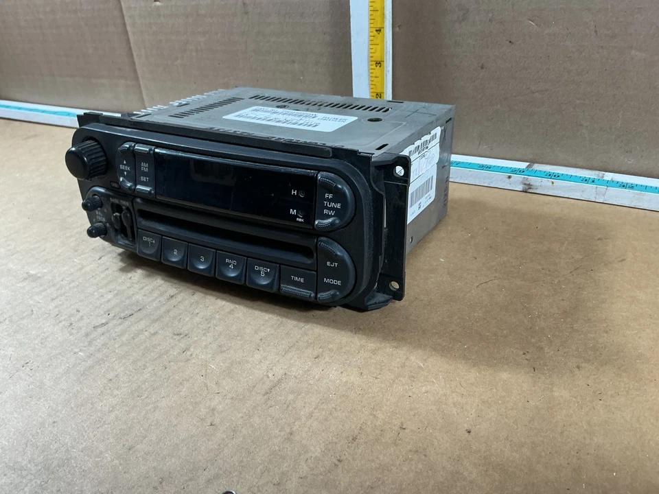 Chrysler Concorde 2002-2004 receptor de radio reproductor de CD P56038589AN OEM Foto 2 de 4