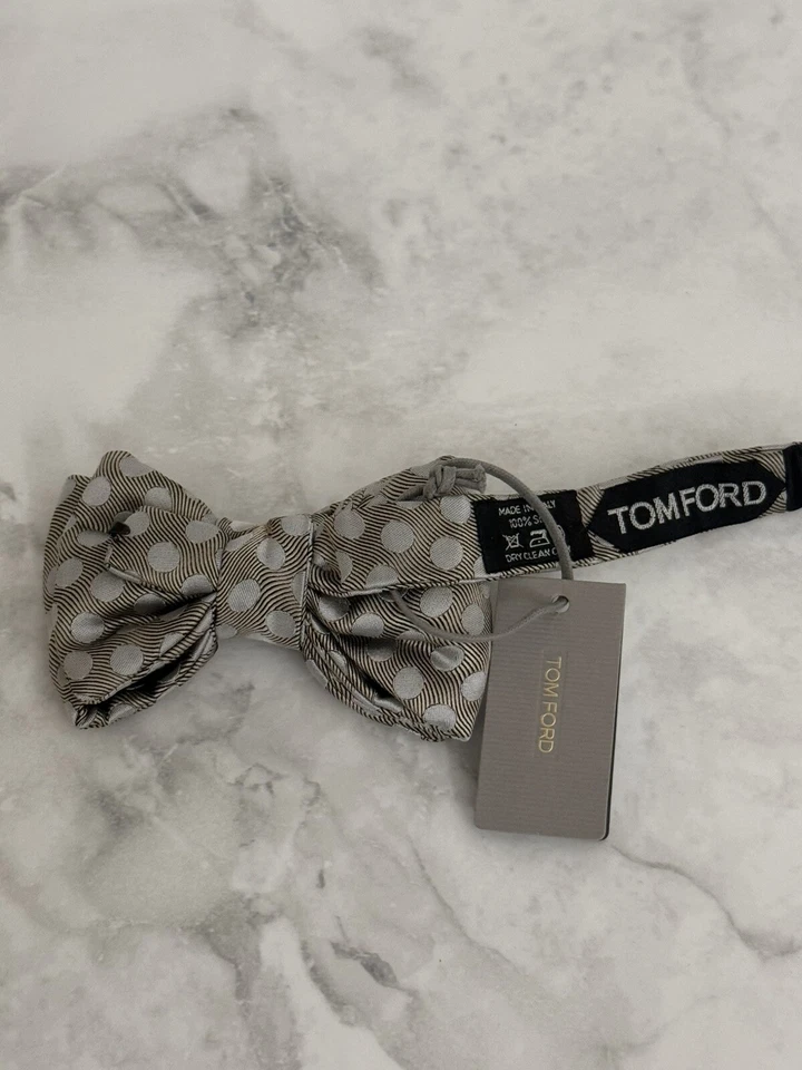 Шелковый галстук-бабочка Tom Ford в горошек бежевый предварительно завязанный сделано в Италии - Изображение 3 из 4