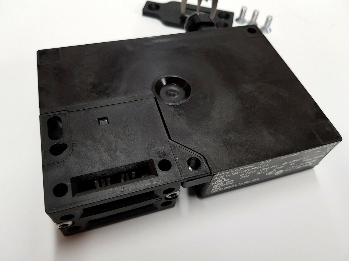 Schmersal AZM 161SK-12/12RK-024 Interlock Saftey Switch w Schmersal AZM 161SK-12/12RK-024 Interlock Saftey Switch w