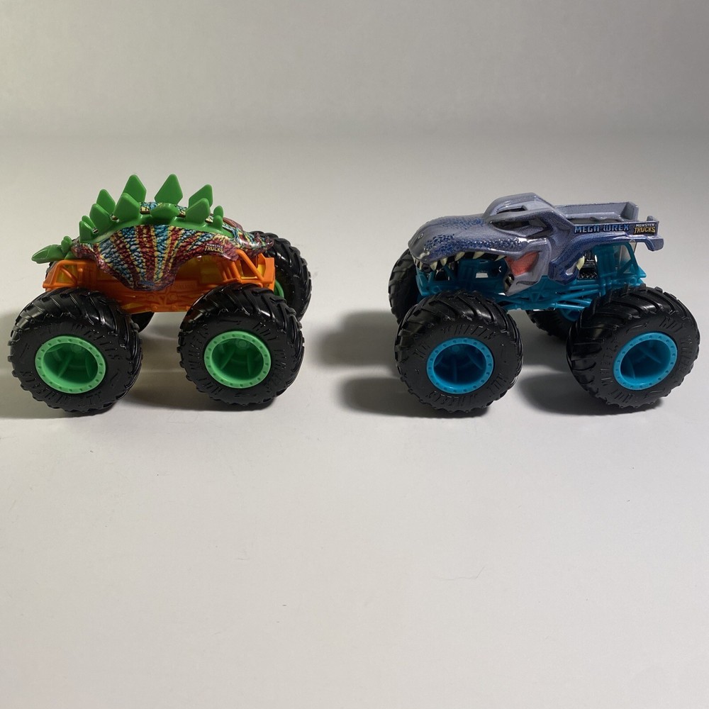 hot wheels monster trucks 1:64 2 trucks
