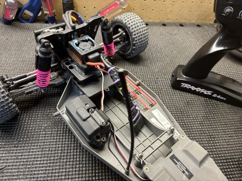 Traxxas Bandit 2wd Brushless Rc Artr - Picture 4 of 6
