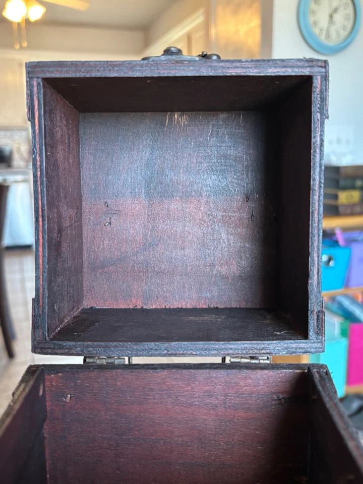 Nueva caja de vino de madera mango de cuero 14,5" de alto detalles de latón bisagra de cierre giratorio Foto 4 de 4