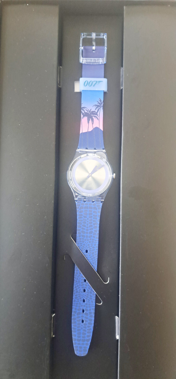 SWATCH JAMES BOND 007 - GZ328 - Licence to kill