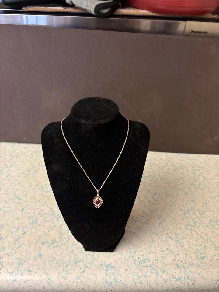 ster.sil.  cadena con baño de oro y más de 2 quilates de rubíes en una cadena de 18 pulgadas Foto 2 de 2