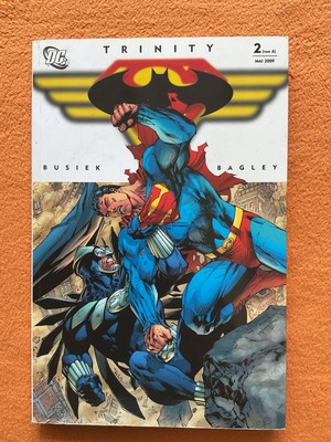 Trinity Nr. 2 von 6 mit Superman, Batman und Wonder Woman. Panini / DC