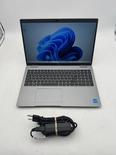 Dell Latitude 5520 15.6" 256 GB SSD 32 GB RAM i5-1145G7 Windows 11 Pro