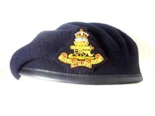 NAVY BERET ROYAL ARTILLERY WO1 / OFFICER LEATHER BERET &  KINGS CROWN CAP BADGE