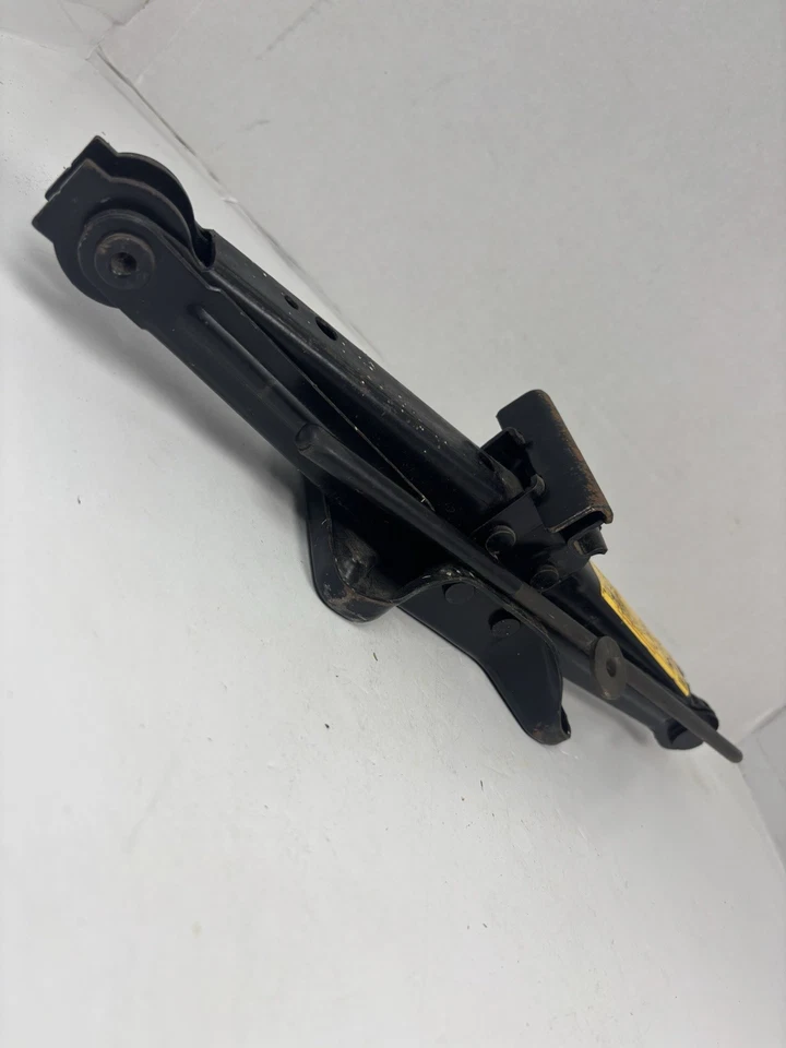 2000-2011 Ford Focus 2008-2019 Fiesta JAQUE DE PNEU SOBRESSALENTE FABRICANTE DE EQUIPAMENTO ORIGINAL 1M5A-17080-AA - Imagem 2 de 4