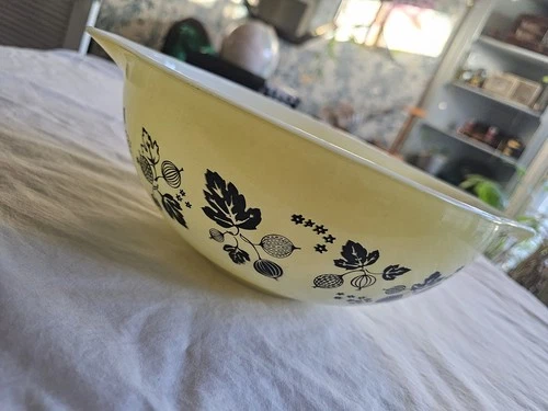 Vintage Pyrex Yellow Black Gooseberry #444 Cinderella Mixing Bowl 4 QT