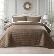 Oversized King Quilt Set 112"x106" Soft Washed 3 - Layer Lightweight