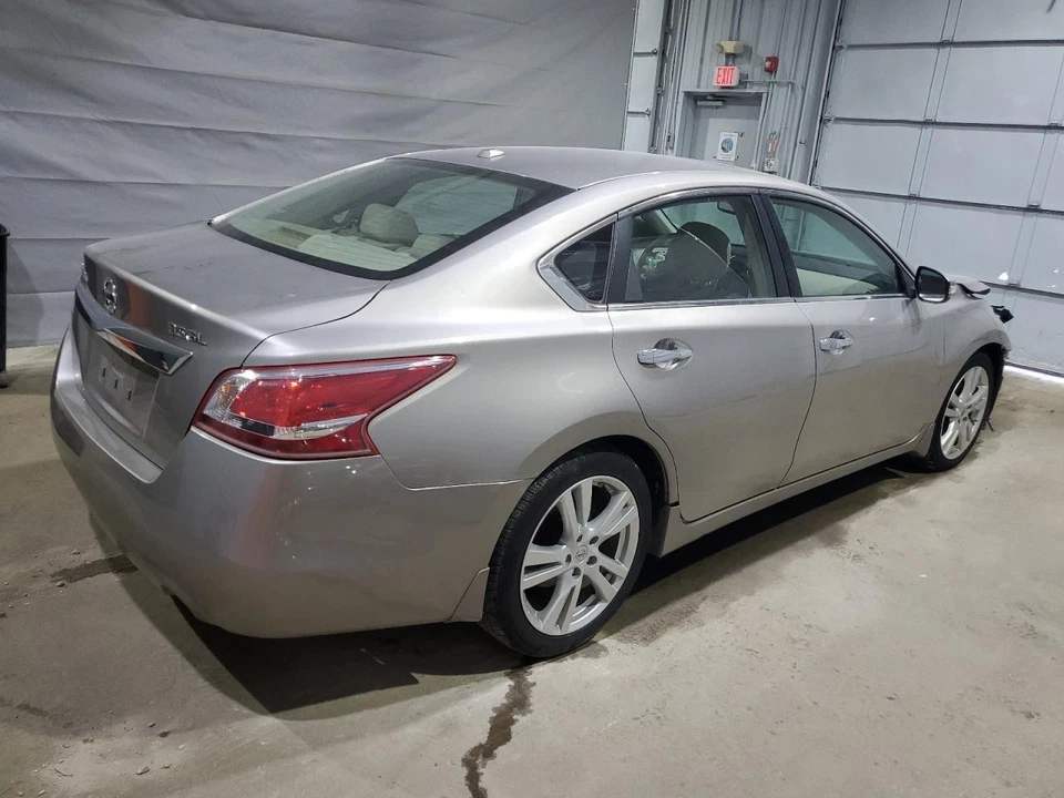 Used Front Left Door Assembly Front fits: 2013 Nissan Altima electric Sdn w/auto Foto 3 de 4