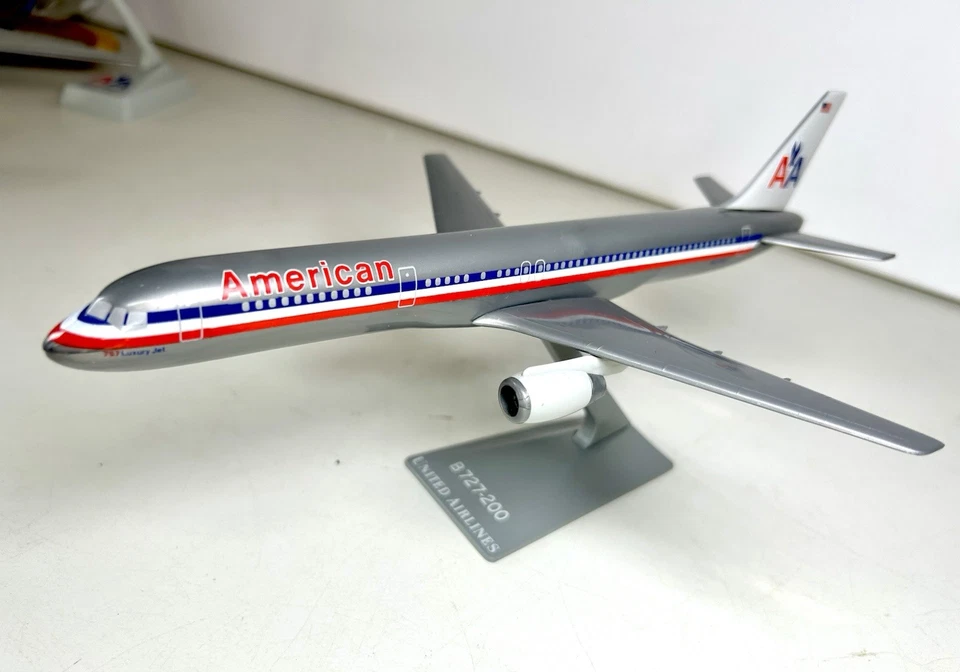 Flight Miniatures American Airlines Boeing 757-200 1:200 Scale Model with Stand - Image 4 of 4