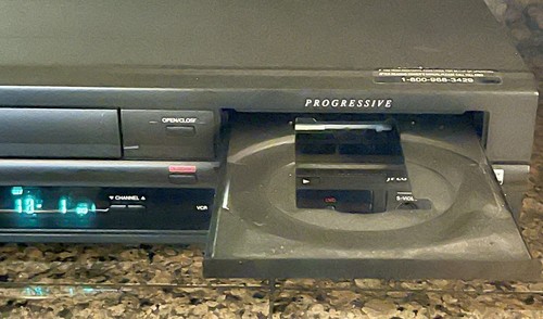 SYLVANIA ZV450SL8 VIDEO CASSETTE RECORDER/DVD RECORDER FREE SHIPN π¦ lπk - Picture 2 of 24