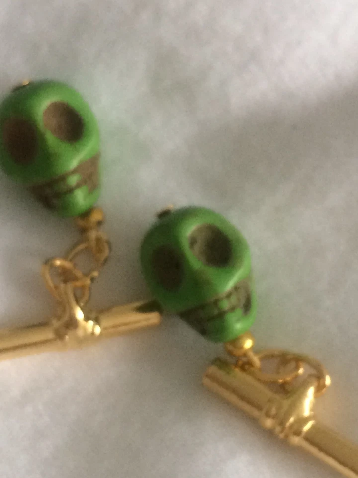 Abotoaduras esculpidas com elos de corrente de caveira em estojo ajustado - Imagem 4 de 4