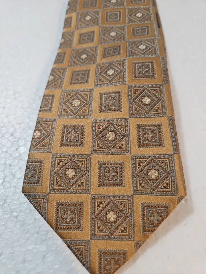 Corbata Paul Dione 100 % seda 32" largo 3 3/4 ancho marrón Foto 4 de 4