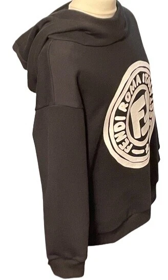 Felpa con cappuccio nuova con etichette Fendi bambini autentica unisex nera logo età 8 anni