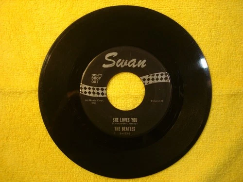 1964 BEATLES "SHE LOVES YOU" 45 rpm 7"