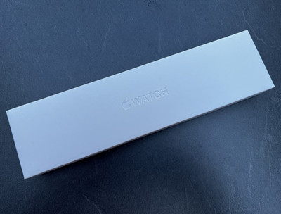 Apple Watch Series 6 44mm Grau Aluminiumgehäuse Schwarz Silikonarmband GPS