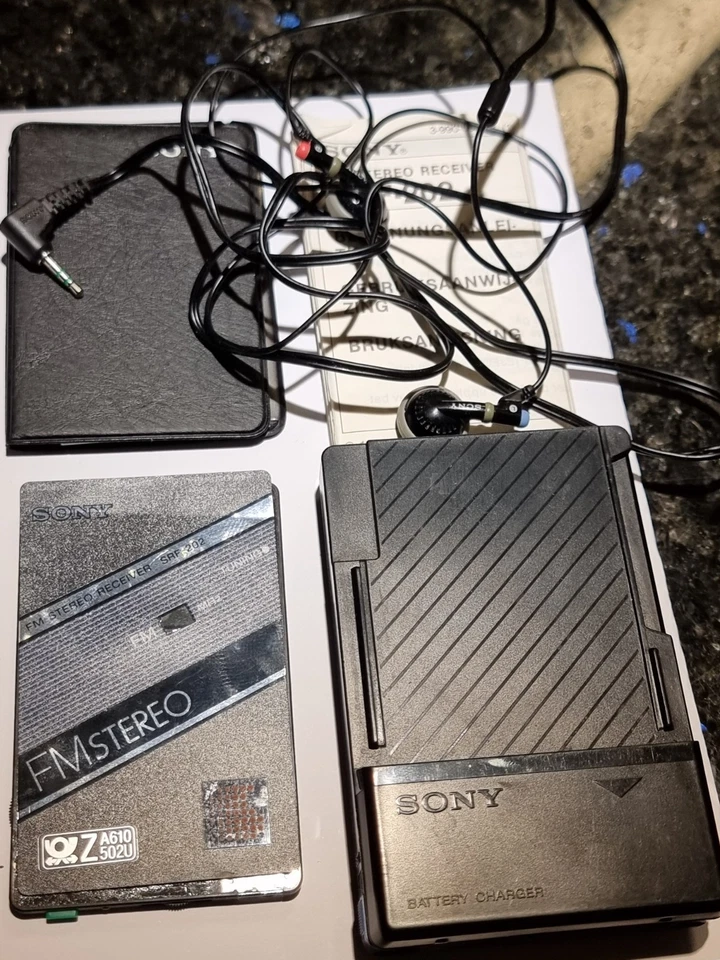 Vintage Sony SRF-202 Card-Radio FM-Stereo Receiver Radio Walkman Defekt Teile