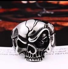 BAGUE CHEVALIERE BIKER TETE DE MORT CRANE MAIVAIS OEIL ACIER INOXYDABLE
