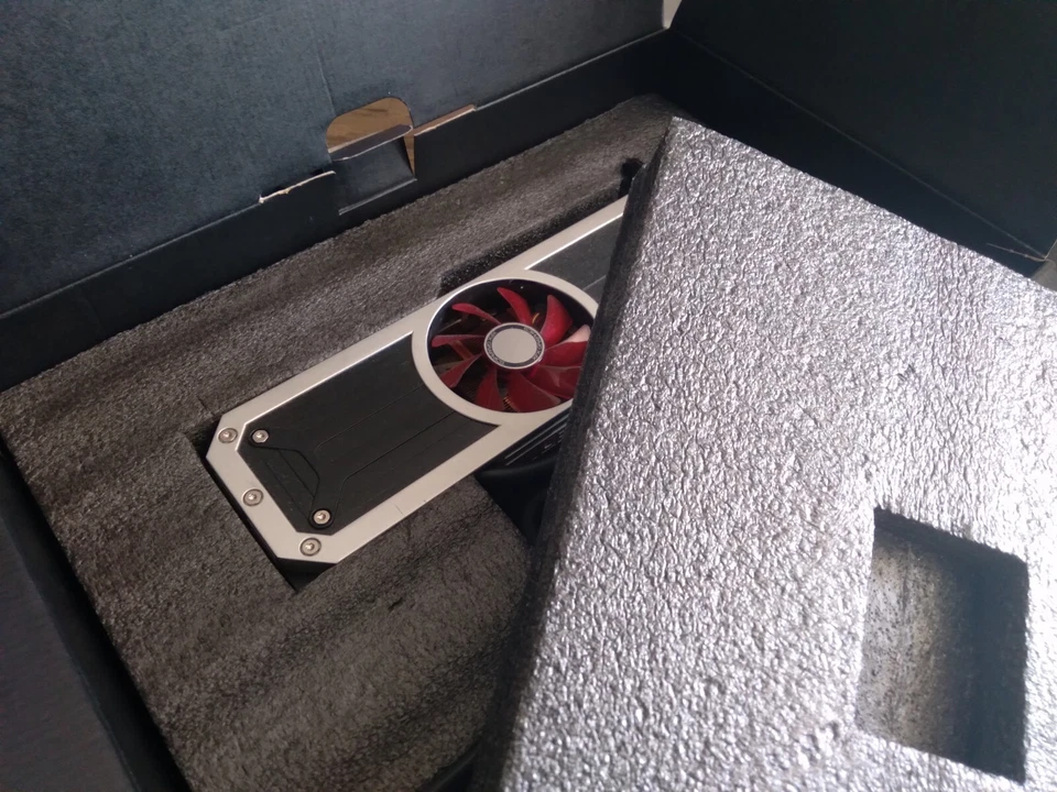 ASUS AMD Radeon R9 295x2 Graphics Card 8GB used - working condition - Image 3 of 4