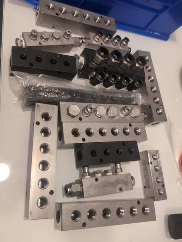 Lot Of 14, 4,5 Or 6 Way Air Manifold Distribution Block Bar Various NPT Ports