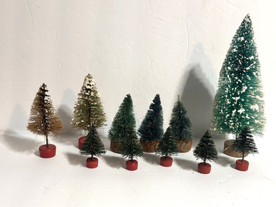 Set Of  11 Vintage Mini Bottle Brush Some Flocked Christmas Trees Wooden Base