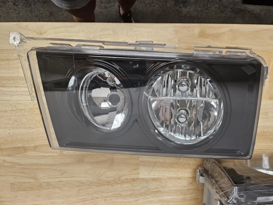 82-93 MERCEDES BENZ 190E BLACK HOUSING 5 PIN NEW SET LEFT RIGHT HEADLIGHTS W201 - Изображение 3 из 4