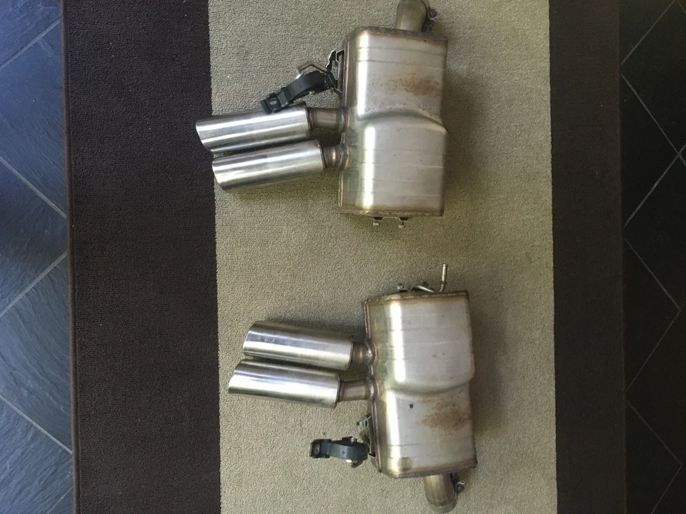 Silenciadores traseros Maserati 4200 M138 cupé muy buen estado desde 2006 cupé 20 k Foto 2 de 4