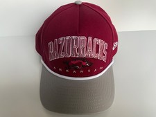 New Era Cardinal/Grey Arkansas Razorbacks Baseball Cap - Neu nicht getragen
