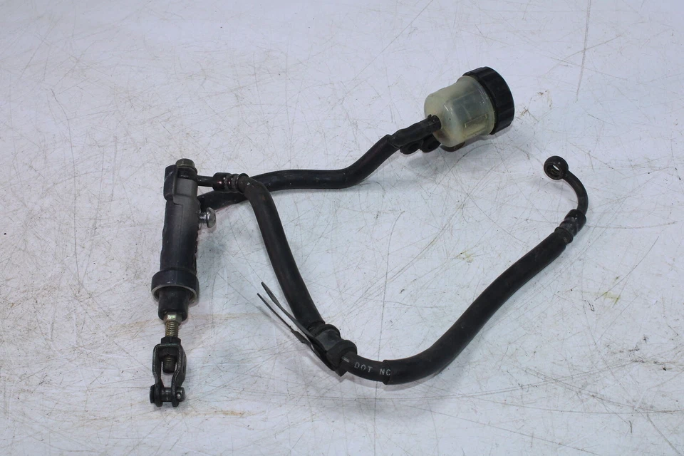 Yamaha FZ6 2005 freno trasero cilindro maestro con depósito Foto 2 de 4