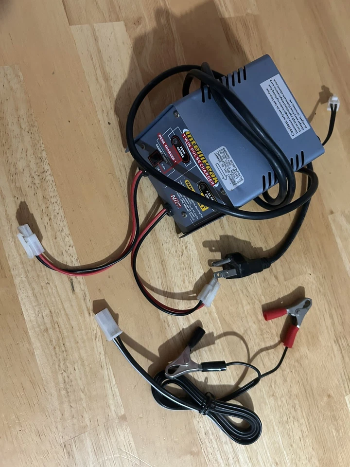 Duratrax IntelliPeak Twin Pulse AC/DC Charger - Image 2 of 3