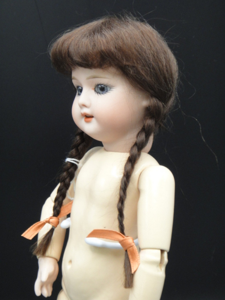 Perruque en mohair pour poupée ancienne Bleuette 6.07 coiffure tresses antiquité