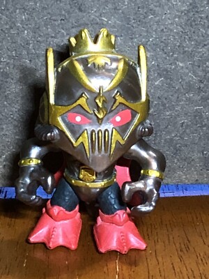Treasure X Figure with Red Cape & Crown - Moose Toys - 3 inch