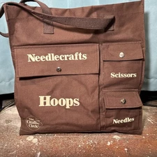 VTG  70s  THE CREATIVE CIRCLE LABELED NEEDLECRAFTS HOOPS SCISSORS NEEDLES TOTE