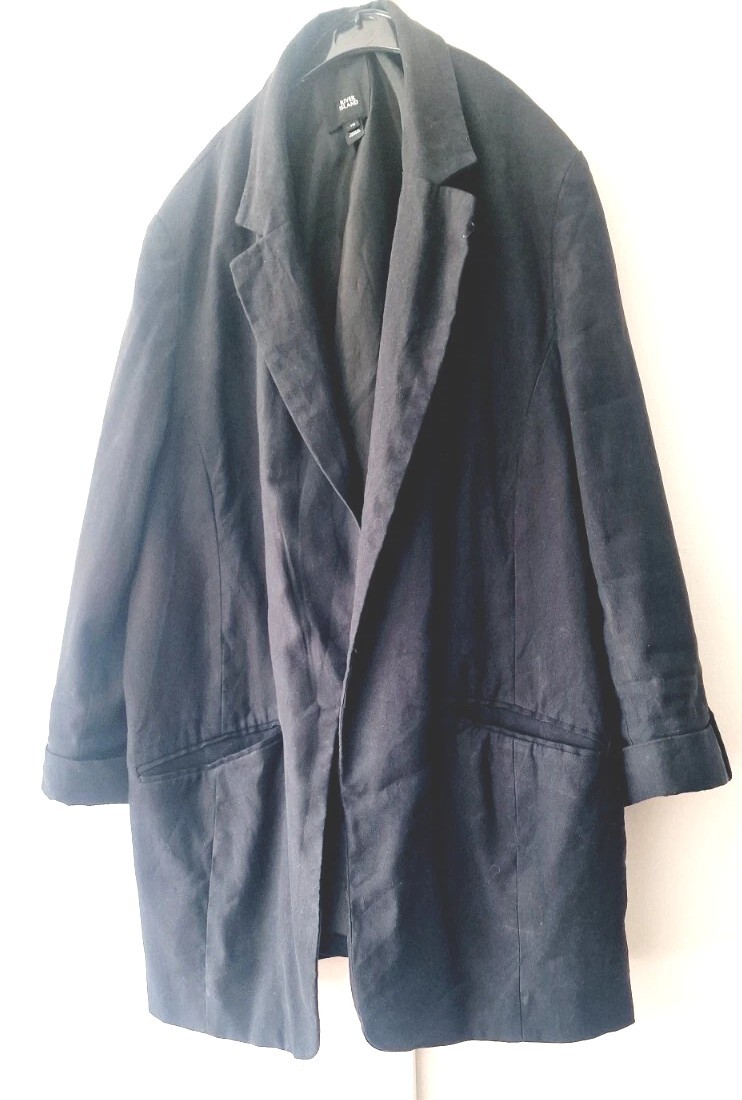 Stylish Women's Tailored Blazer for Office or Casual Wear-image