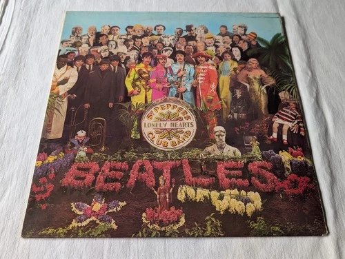 THE BEATLES - SGT. PEPPER'S LONELY HEARTS CLUB BAND (UK 1975 - STEREO - VG/VG+)
