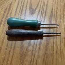 2 Vintage Wooden Handle Crochet Hook Hooks 1- "GEM" Green Handle USA 1 Unbranded