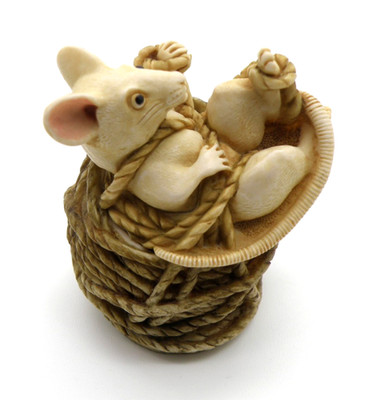 Harmony Kingdom ALEXANDRE Mouse in Yarn 2002 Signed Limited  #1024/3000  England