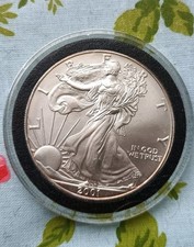 Moneda de plata fina American Eagle Liberty Dollar 2001 .999 lingotes 1 oz en cápsula