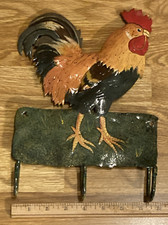 Handsome Handy Sturdy Painted Metal Rooster Wall Mount Towel Rack With 3 Hooks
