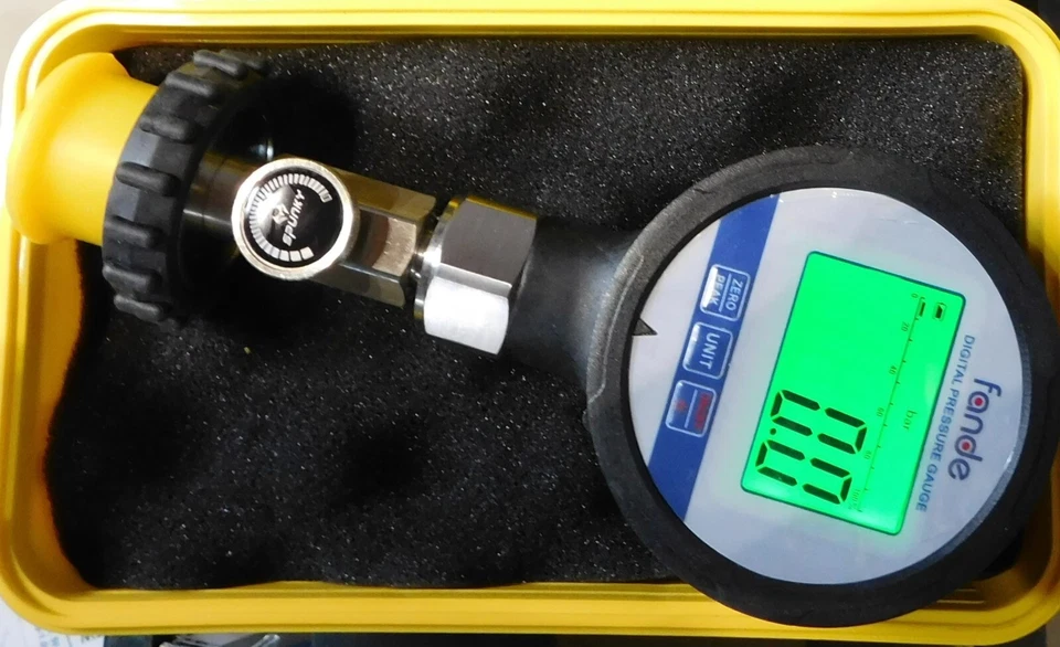 GK 1 - Präziser FLASCHENDRUCKPRÜFER DIGITAL - 200 BAR- Prüfgerät - Prüfmanometer - Bild 3 von 4