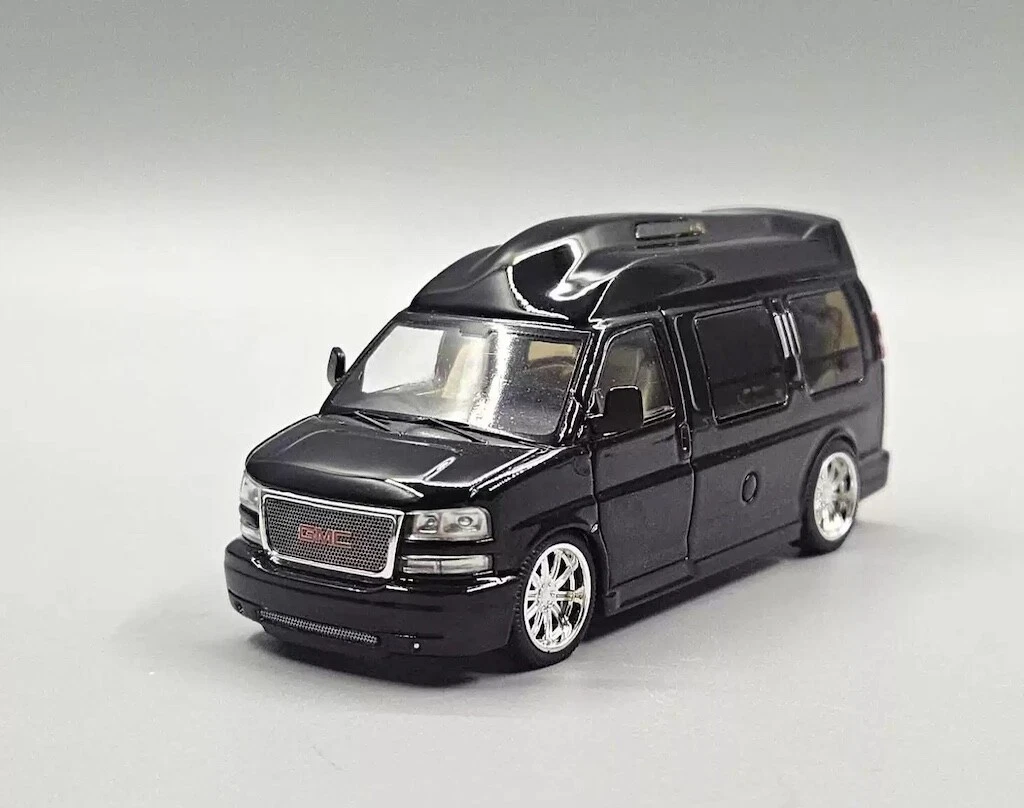 GOC 1:64 Black GMC Savana Cutaway Van MPV RV Model Diecast Metal