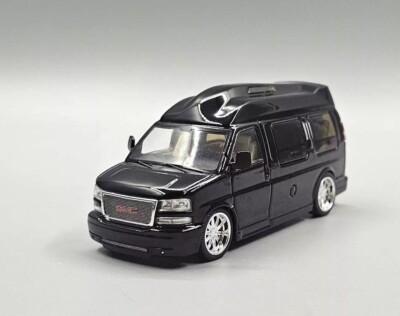 GOC 1:64 Black GMC Savana Cutaway Van MPV RV Model Diecast Metal